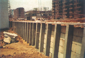 宜宾市南广路桩锚挡土墙设计、施工