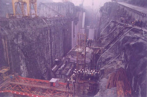 三峡大坝永久船闸水平对穿锚索工程